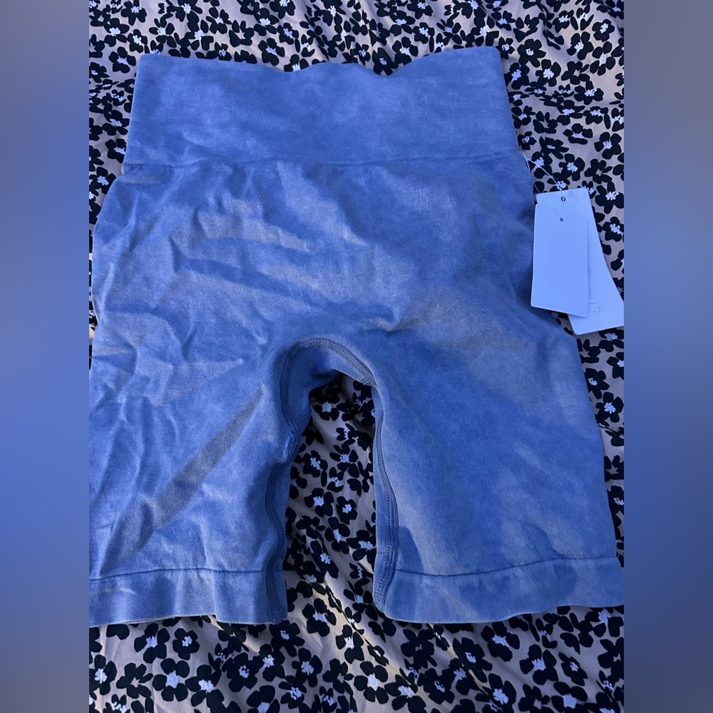 Yogalicious STONEWASH SEAMLESS
MOONDUST SHORT size S NWT